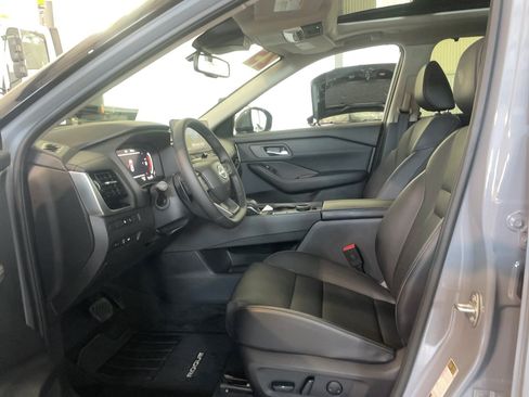 Used 2025 Nissan Rogue SL w/ SL Premium Package AWD/4WD image 8
