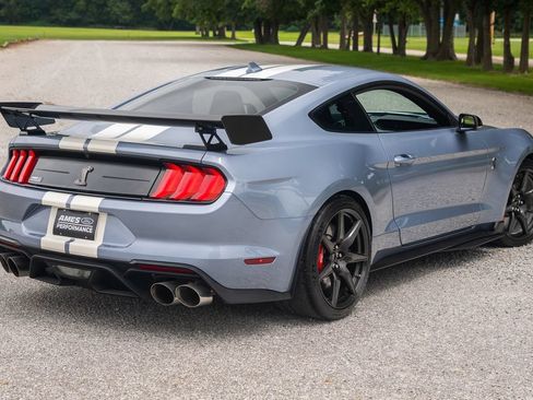 Used 2022 Ford Mustang Shelby GT500 w/ Carbon Fiber Track Pack RWD image 10
