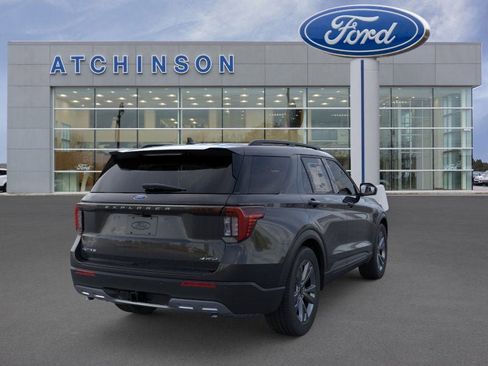 Used 2026 Ford Explorer Active AWD/4WD image 8
