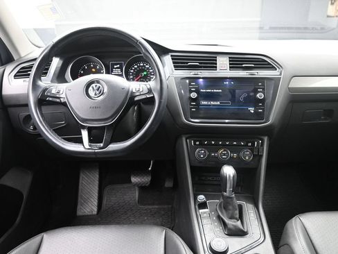 Used 2019 Volkswagen Tiguan SE w/ Panoramic Sunroof Package AWD/4WD image 9