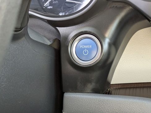 Used 2024 Toyota Sienna LE image 20