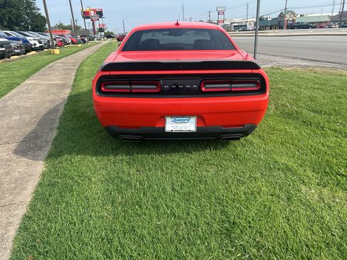 Used 2017 Dodge Challenger R/T Scat Pack RWD image 6