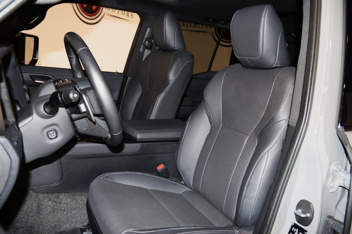 Used 2024 Lexus GX 550 w/ Accessory Package (2T) AWD/4WD image 36