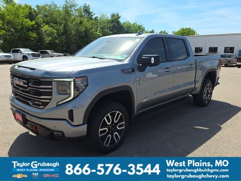 Used 2024 GMC Sierra 1500 AT4 w/ Technology Package AWD/4WD image 4