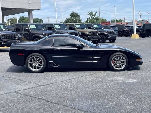 Used 2004 Chevrolet Corvette Z06 w/ Memory Package RWD image 9