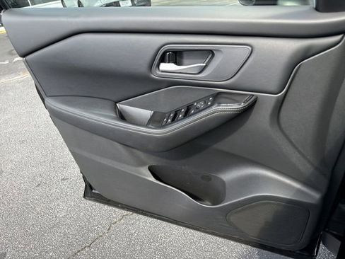 Certified 2025 Nissan Rogue SV image 18