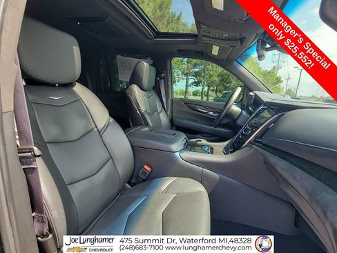 Used 2016 Cadillac Escalade Platinum AWD/4WD image 30