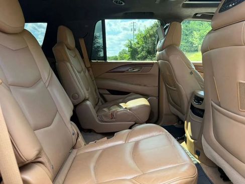 Used 2017 Cadillac Escalade Platinum AWD/4WD image 14