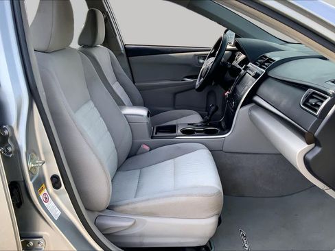 Used 2017 Toyota Camry LE FWD image 9