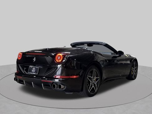 Used 2015 Ferrari California T RWD image 27