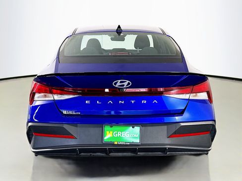 Used 2025 Hyundai Elantra Sport image 8