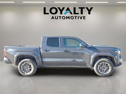 Used 2024 Toyota Tacoma TRD Sport w/ TRD Sport Upgrade Package image 6