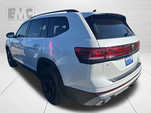 New 2026 Volkswagen Atlas Peak Edition image 9