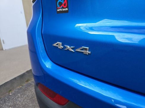 Used 2025 Jeep Compass Limited image 11