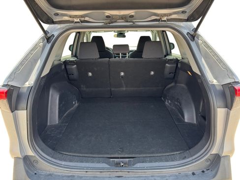 Used 2021 Toyota RAV4 LE image 19