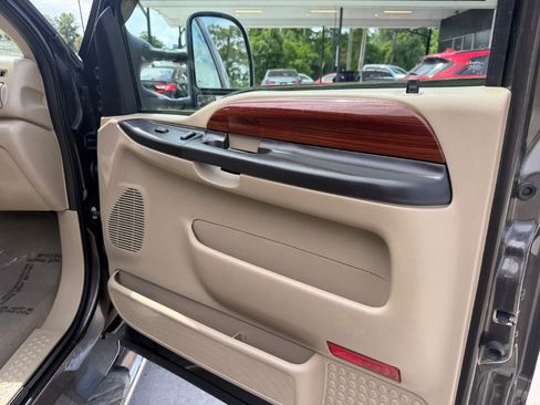 Used 2006 Ford F250 Lariat RWD image 15