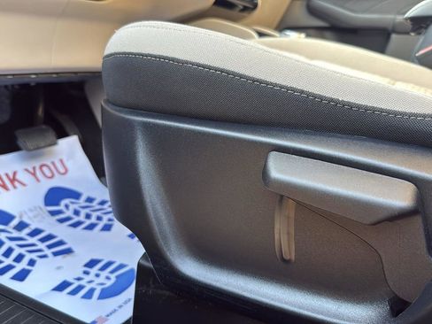 Used 2022 Ford Escape SE w/ SE Sport Appearance Package image 11