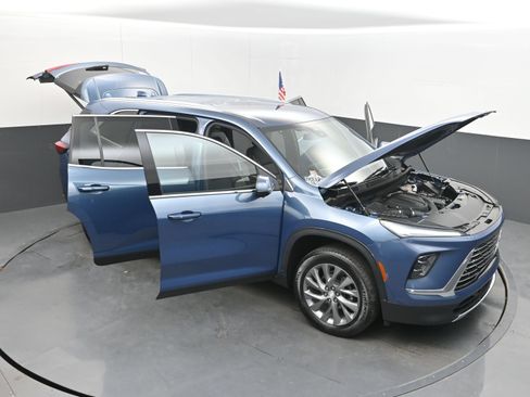 Used 2025 Buick Enclave Preferred FWD image 39