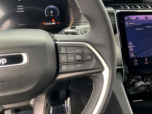 Certified 2025 Jeep Grand Cherokee Limited AWD/4WD image 24