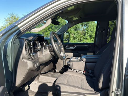 Used 2025 Chevrolet Silverado 2500 LT AWD/4WD image 6