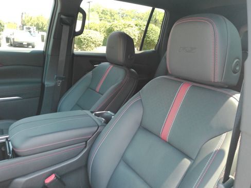 Certified 2024 Chevrolet Traverse RS w/ LPO, Floor Liner Package AWD/4WD image 12
