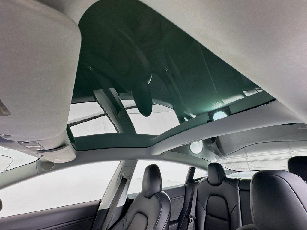 Used 2018 Tesla Model 3 Mid Range RWD image 18