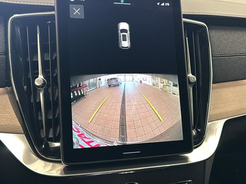 New 2026 Volvo XC90 B5 Core AWD/4WD image 18