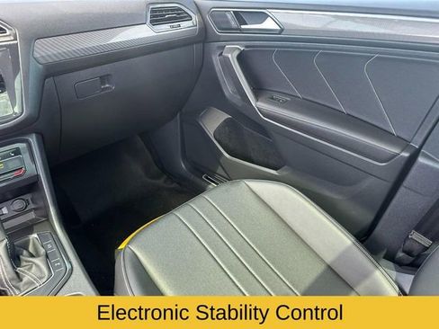 Used 2023 Volkswagen Tiguan SE R-Line image 21