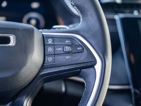 Used 2023 Jeep Grand Cherokee L Laredo image 29