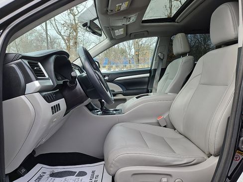Used 2016 Toyota Highlander XLE image 13
