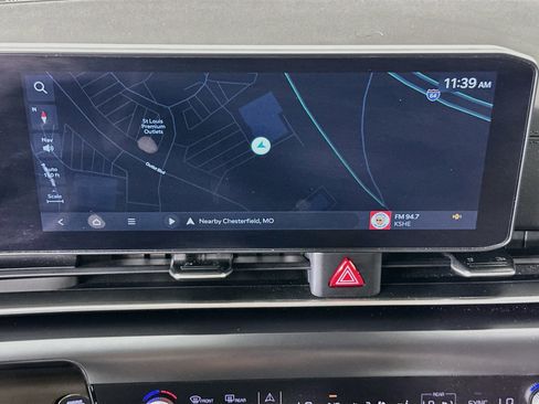 Used 2025 Kia Carnival FWD image 22