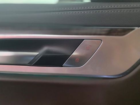 Used 2021 BMW 750i xDrive w/ Luxury Rear Seating Package image 22