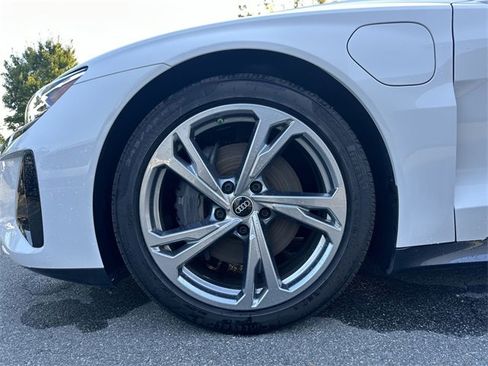 Used 2022 Audi e-tron GT Premium Plus image 11