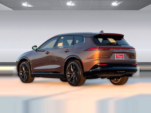 New 2025 Toyota Crown Signia image 7