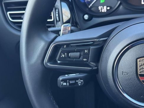 Certified 2025 Porsche Macan image 23