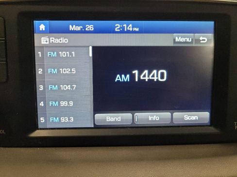 Used 2019 Hyundai Santa Fe SE image 25