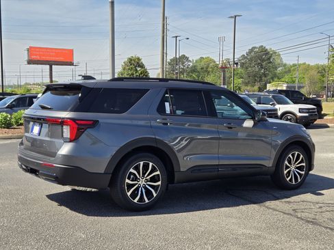 New 2026 Ford Explorer ST-Line image 8