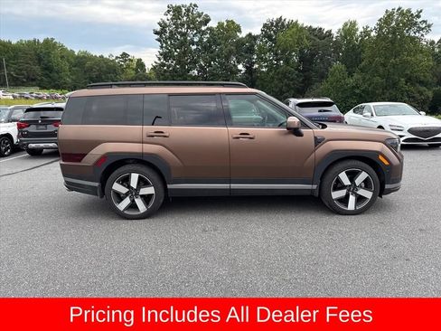 Used 2024 Hyundai Santa Fe Limited AWD/4WD image 2