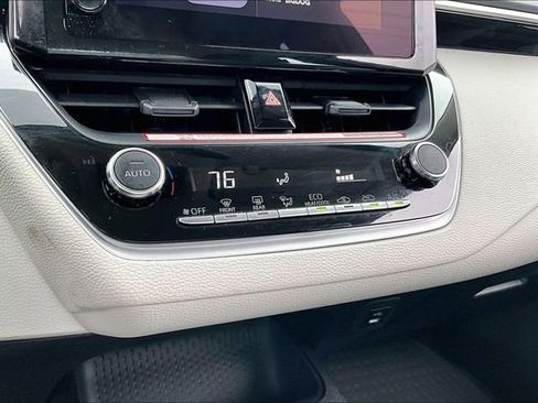 Used 2025 Toyota Corolla LE image 23