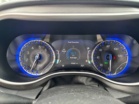 Used 2023 Chrysler Pacifica Touring-L AWD/4WD image 21