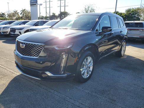 Used 2022 Cadillac XT6 Luxury image 3