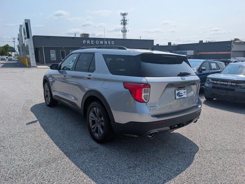 Certified 2022 Ford Explorer XLT w/ Equipment Group 202A AWD/4WD image 5