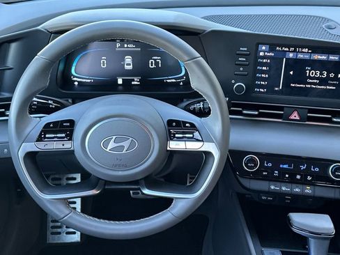 Used 2025 Hyundai Elantra Sport FWD image 12