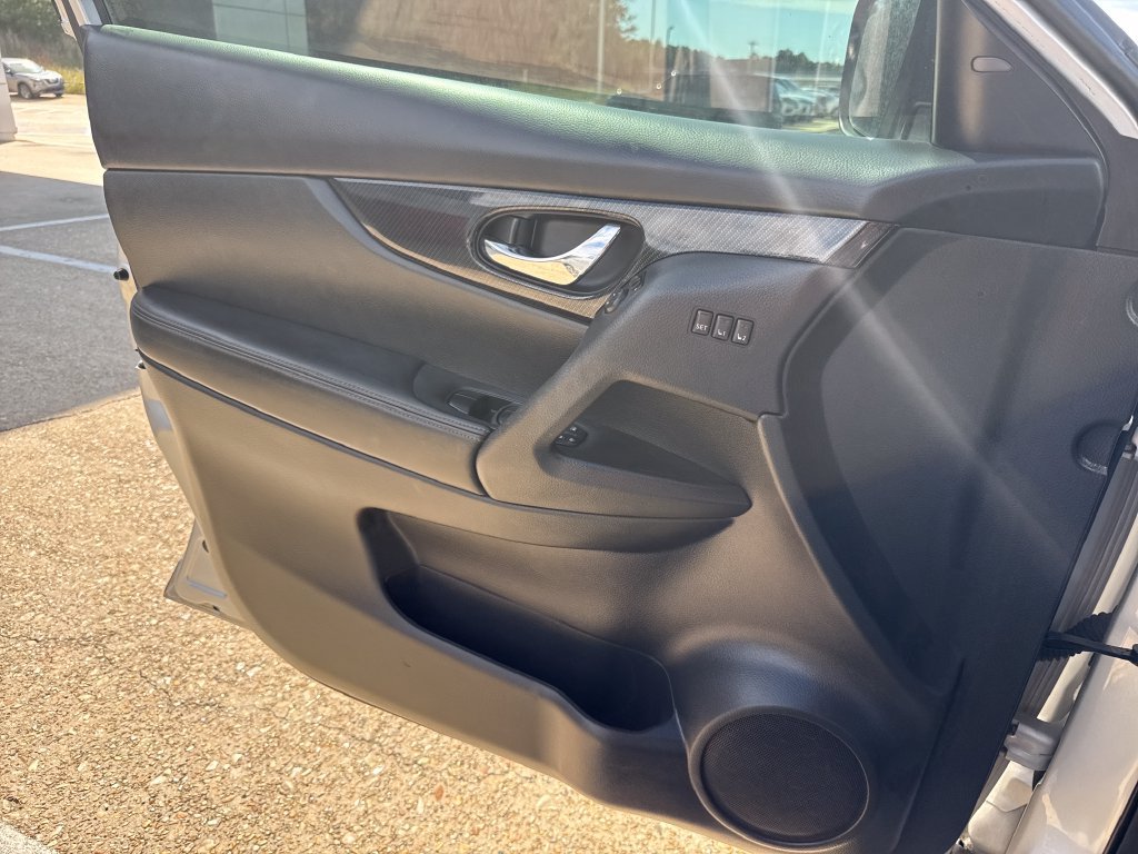 Used 2019 Nissan Rogue SL FWD image 20