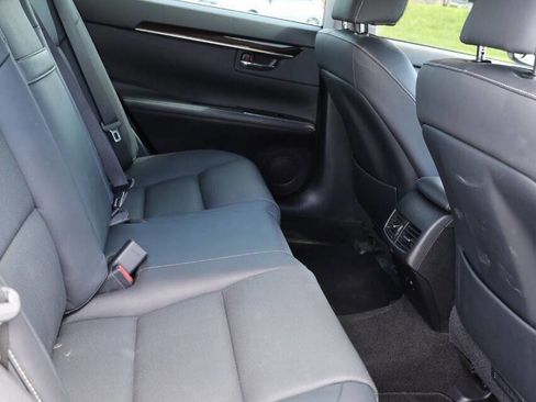 Used 2018 Lexus ES 300h w/ Navigation Package image 15