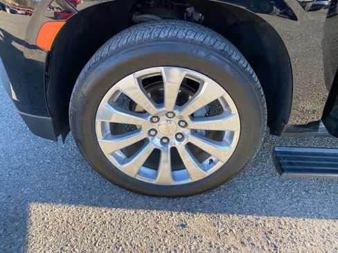 Used 2023 Chevrolet Tahoe Premier AWD/4WD image 28
