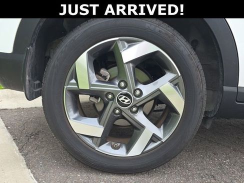 Used 2025 Hyundai Venue SEL FWD image 6