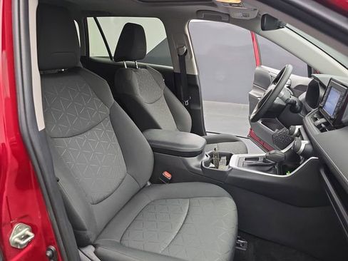 Used 2020 Toyota RAV4 XLE w/ Convenience Package FWD image 51
