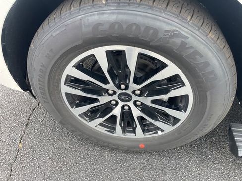 New 2025 Ford Expedition Max Platinum image 10