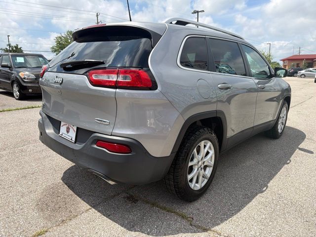 Used 2017 Jeep Cherokee Latitude w/ True North Edition AWD/4WD image 6